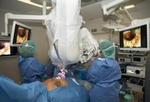 El Hospital de Bellvitge suma un quinto robot y afianza su liderazgo en cirugía de precisión