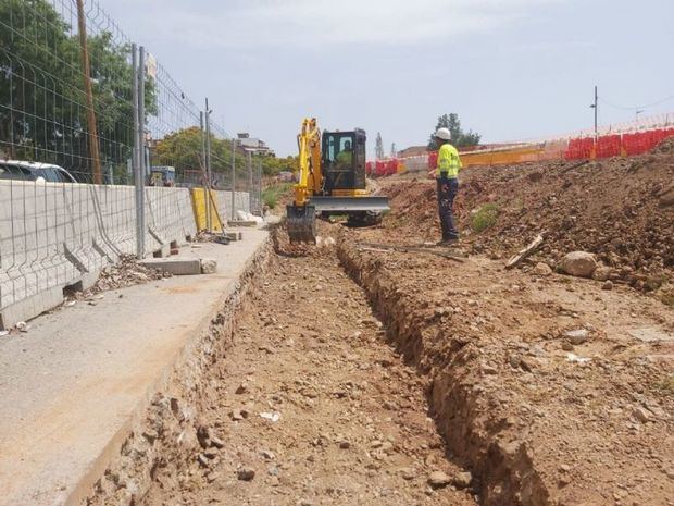 Los comerciantes de la Avenida Constitución de Castelldefels manifiestan pérdidas económicas de un 50% a consecuencia de las obras