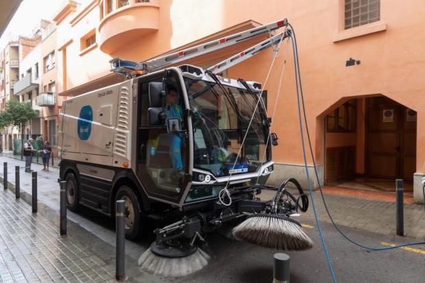 Nueva máquina barredora en l'Hospitalet