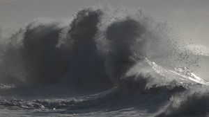 Temporal de Semana Santa: olas gigantes y fuerte viento en las playas de Gavà