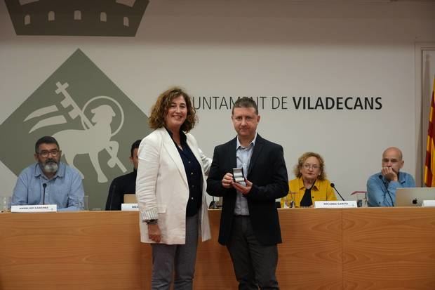 Vicente Andreu, nuevo regidor del Ayuntamiento de Viladecans, junto a la alcaldesa Olga Morales