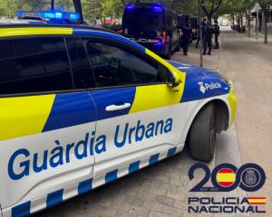 Cae el temido 'narcopiso del basuco' de Santa Eulàlia: droga, patinetes y relojes de lujo incautados