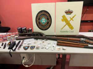 Operativo policial en Castelldefels: un detenido, dos locales cerrados y 500 artículos falsificados