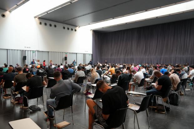 Oposiciones a la Policía Local de Viladecans: 344 personas compiten por siete plazas