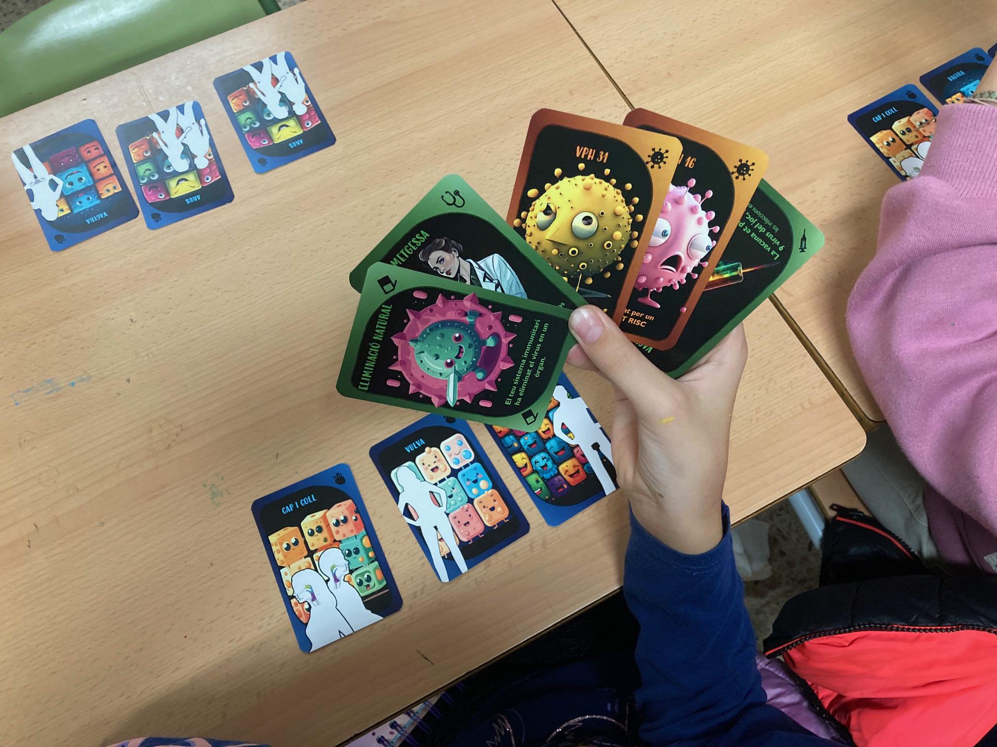 Batalla de cartas educativa: infecta a tus contrincantes mientras aprendes sobre el VPH