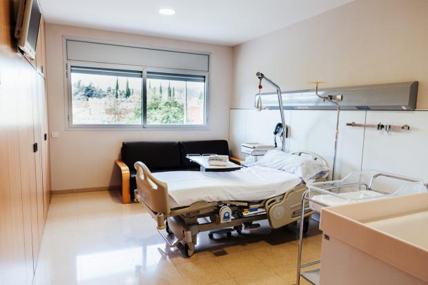 Habitación del área de hospitalización maternoinfantil del Hospital Sant Joan de Déu de Sant Boi