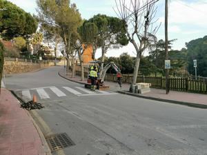 El consistorio de Castellví de Rosanes construye nuevos reductores de velocidad en Can Sunyer