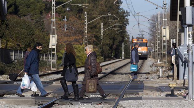 Las estaciones de Renfe de Molins de Rei y Sant Feliu mantendrán el paso peatonal entre andenes