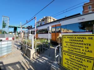 Sant Feliu se despide del paso a nivel de la estación