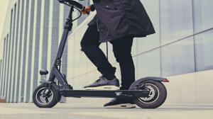 Patinete, tirones, cadena de oro y fuga exprés: así atraparon al ladrón que aterrorizaba Castelldefels