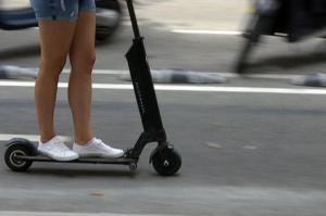 Gavà prohibe los patinetes eléctricos en varias calles