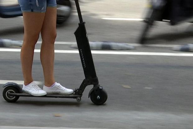 Gavà prohibe los patinetes eléctricos en varias calles