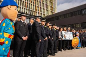Valentí y los héroes de carne y hueso: los policias locales del territorio contra el cáncer infantil