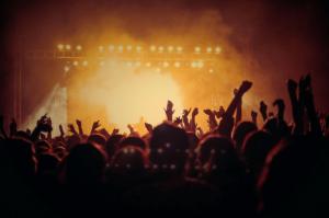¿Qué artistas pop encabezan las listas de conciertos más esperados en 2025?