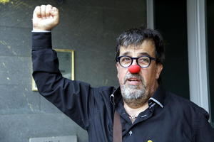El regidor Jordi Pesarrodona se hizo famoso por posar con una nariz roja ante un guardia civil el año pasado. 