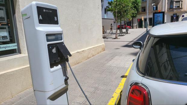 Punto de recarga eléctrica en la Calle Mallorca