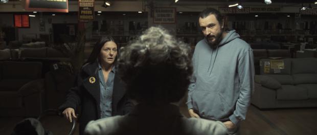 Fotograma de la película "La mesita del comedor"