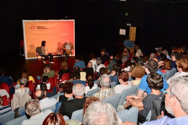 Bàrbara Lligadas junto a Ernest Maragall en la presentación de su candidatura a las municipales de 2019 en Viladecans. 