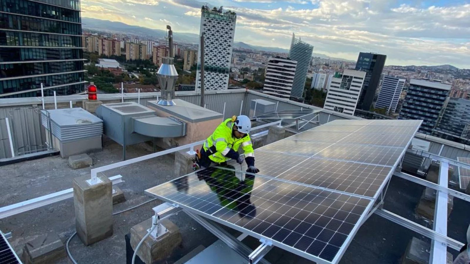 ¿Sabías que L'Hospitalet planea pasar de la emisión de 3,1 toneladas de CO&#8322; por habitante a solo 1,4?