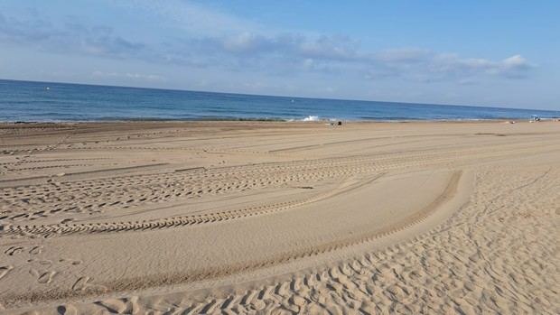 Las playas de Viladecans recuperan su limpieza tras la DANA