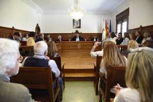 Cornellà congela els sous però augmenten els representats amb retribució fixa