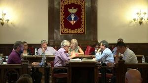 Pleno municipal en el Ayuntamiento de Esplugues