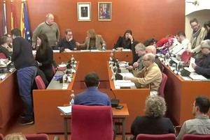 Emigración y terremoto político: la derecha arrasa en pueblos extremeños hermanados con Sant Boi