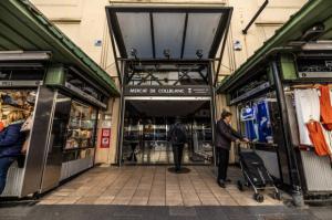 La negativa de la oposición paraliza el proyecto de reforma del Mercat de Collblanc