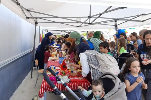 La escuela Joan Juncadella durante la la tercera Festa de les cultures celebrada en mayo del año pasado en el centro