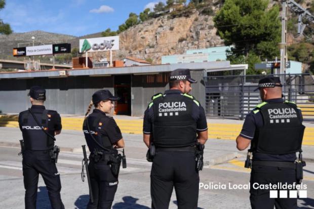 Policía Nacional y policía local de Castelldefels