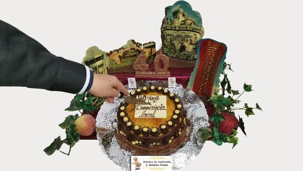 Cuatro de nuestros edificios más emblemáticos coronan la tarta elaborada por el maestro pastelero José Domingo (Divine's), en conmemoración del 40 aniversario de las primeras elecciones municipales democráticas.