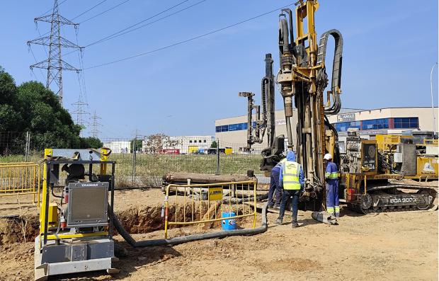 Labores de construcción del pozo de agua freática de Sant Boi de Llobregat.