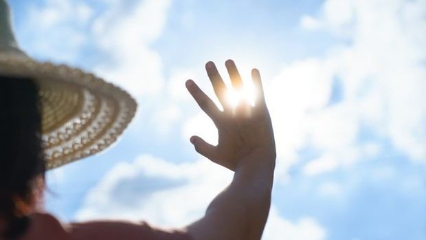 Castelldefels activa pre-alerta por calor intenso y contaminación atmosférica