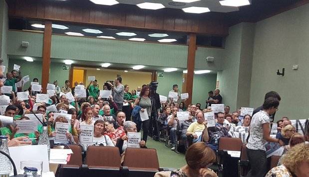 Varias entidades hospitalenses se mostraron a favor de la liberación de Jordi Sánchez y Jordi Cuixart durante el pleno