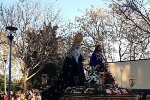 Tradición al límite: la falta de costaleros pone en jaque el futuro de la Semana Santa en Sant Boi