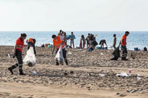 Prohibición de hogueras y acampadas en las playas: la AMB refuerza medidas para prevenir incendios y contaminación