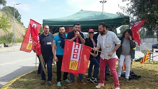 Los manifestantes celebraron la barbacoa delante del centro penitenciario.