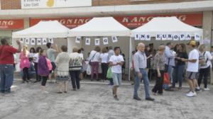 Alumnos 'empresarios' de L'Hospitalet: las cooperativas escolares venden sus productos en el mercado