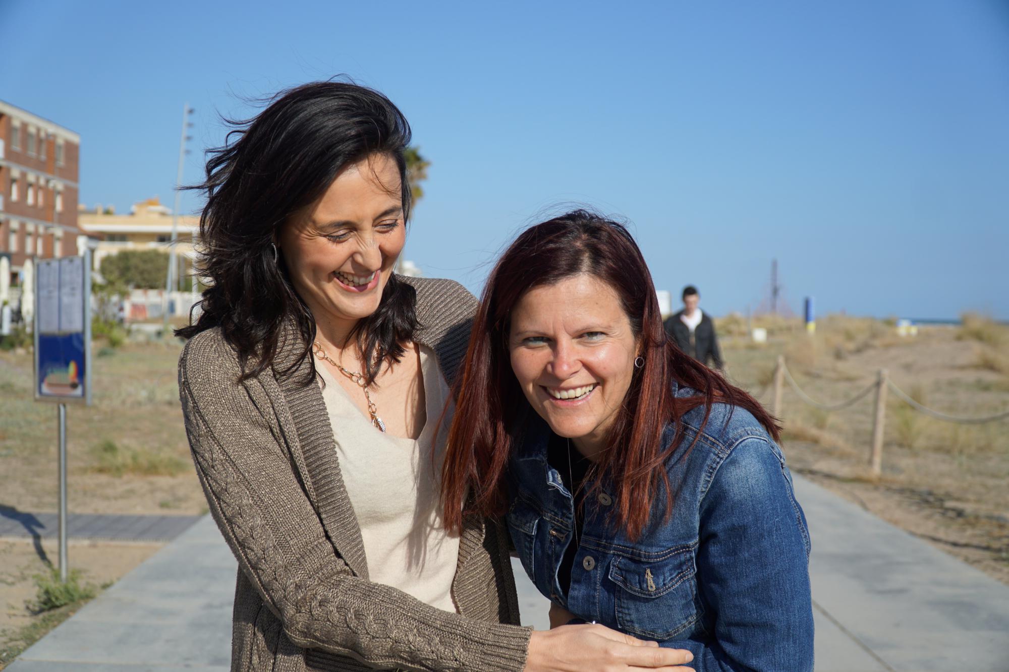 Esther Niubó -izquierda-, la nueva número 2 del PSC Castelldefels, junto a María Miranda.