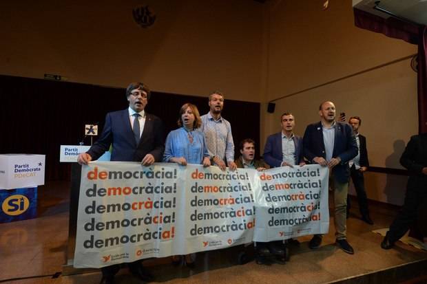 Puigdemont llama a la participación el 1-O en defensa de los valores democráticos en su visita a L’Hospitalet