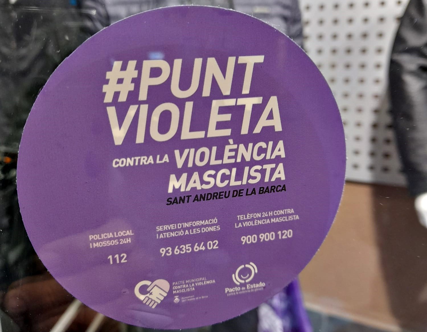Un centenar de comercios de Sant Andreu de la Barca se añaden al 25N