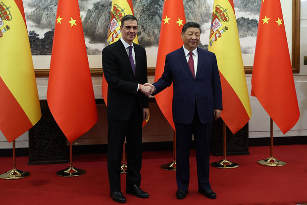 El presidente del Gobierno, Pedro Sánchez, y el presidente de la República Popular China, Xi Jinping, durante el encuentro que mantuvieron en abril de 2025 (FOTO: Pool Moncloa/Fernando Calvo)