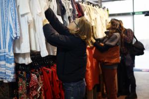 La revolución de la ropa de segunda mano. El primer 're-market' abre en L'Hospitalet
