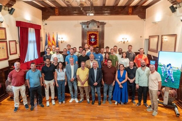 El CF Can Vidalet celebra su ascenso a Tercera Federación en Esplugues