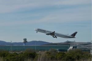 Más viajeros que nunca en marzo y sin margen: el Aeropuerto de El Prat, al borde de su techo operativo