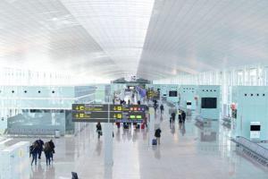 El Aeropuerto de El Prat pulveriza sus marcas: más de 27 millones de pasajeros en solo medio año