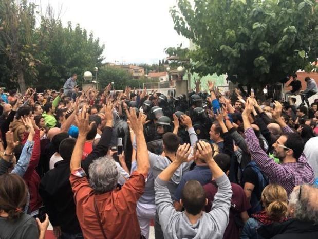 Juzgan a un guardia civil por presunta agresión a dos votantes del 1-O en Sant Esteve