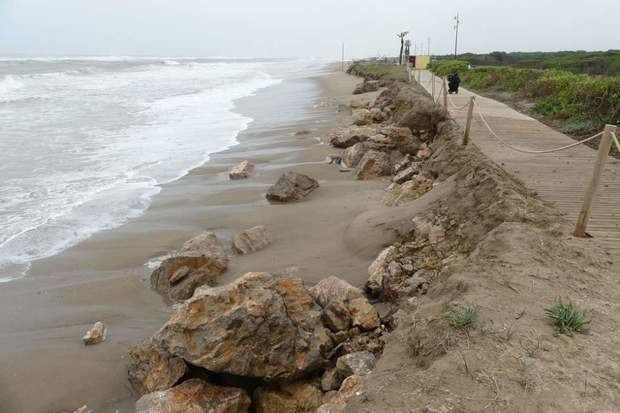La regresión amenaza con devorar 20 metros de playa en solo tres décadas
