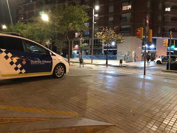 La Guardia Urbana de L’Hospitalet denuncia a un restaurante con 16 comensales dentro