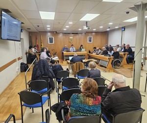 Olesa de Montserrat aprueba ayudas para el transporte escolar y modifica urbanismo en su último pleno municipal